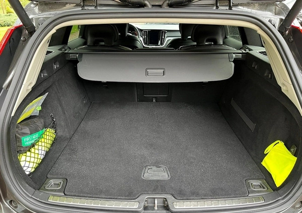 Volvo V60 cena 75900 przebieg: 233900, rok produkcji 2019 z Działdowo małe 466
